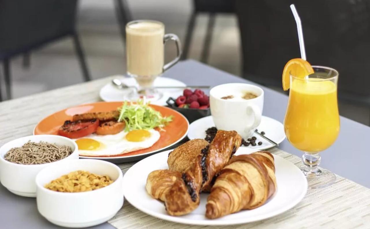 Amadeus Hotel Тбилиси Экстерьер фото