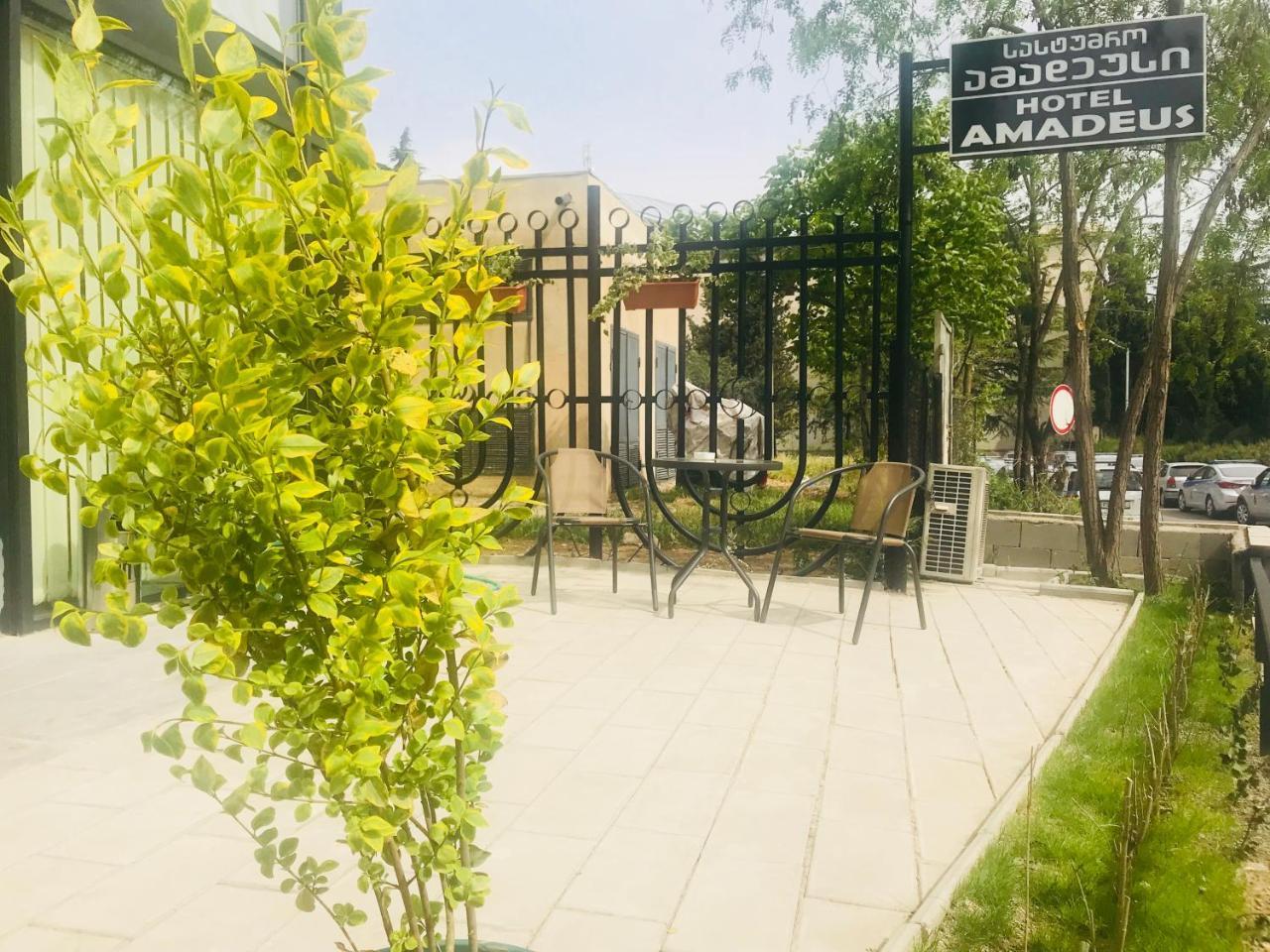 Amadeus Hotel Тбилиси Экстерьер фото